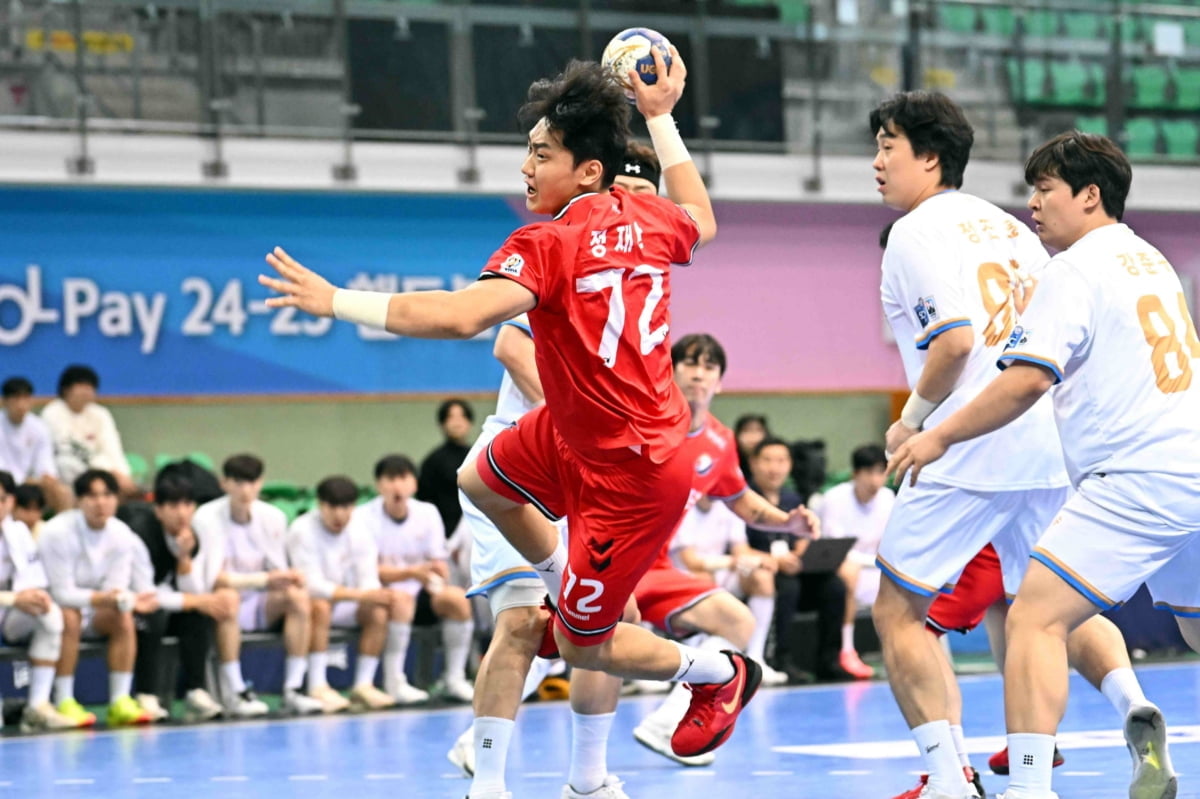 西甲-皇马2-0客胜皇社 姆巴佩维尼修斯均点射皇社三次中框