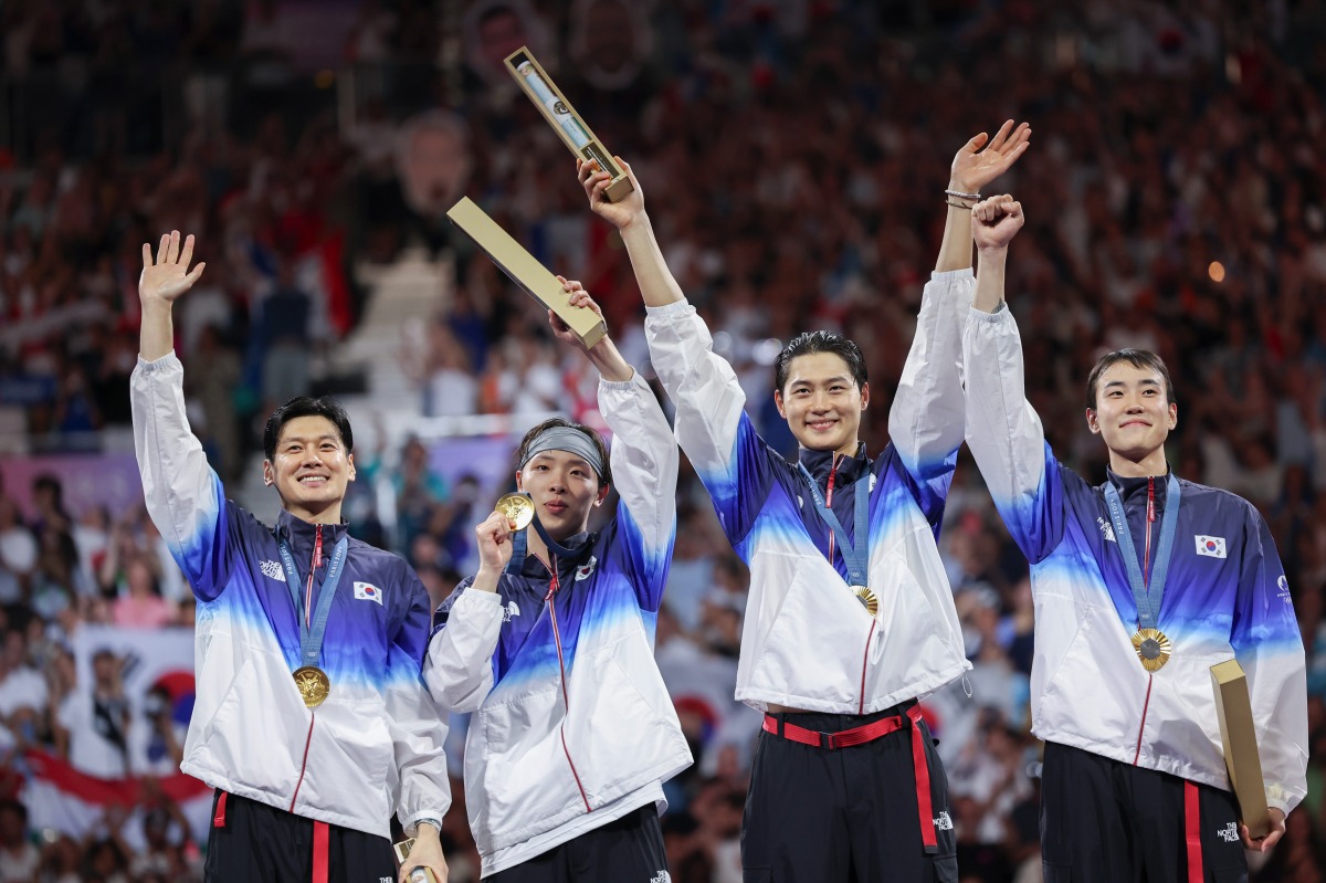 曝湖人或将拉塞尔和里夫斯打包换第三位球星 雷迪克已开始边缘拉塞尔