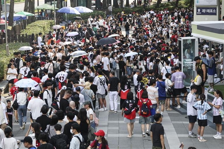 莱昂纳德膝伤未愈将缺席训练营部分训练 快船方面仍不知其何时能回归比赛