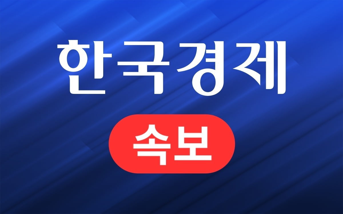 迪巴拉造点主罚命中，铃木彩艳扑错方向，罗马暂1-0帕尔玛