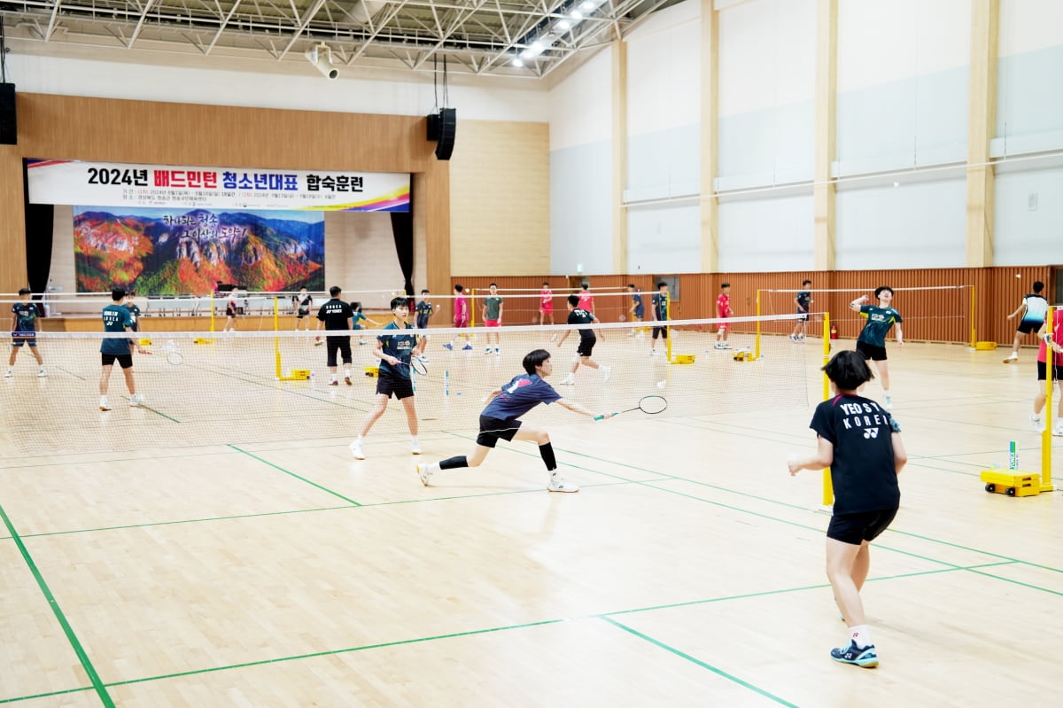 姚明在任期间中国男篮共有4位主帅：李楠、杜锋、乔尔杰维奇、郭士强