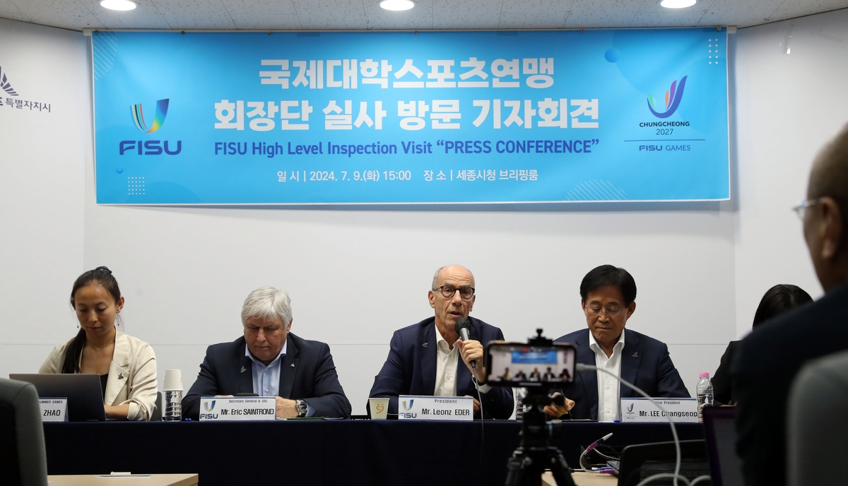 C罗还在曼联时率队3-2力克枪手 亨利战术喝水掩饰尴尬
