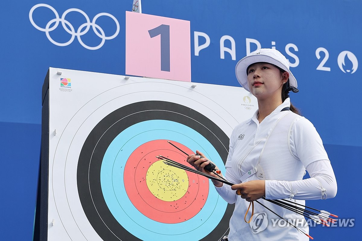 土媒：扎哈后悔离开土耳其加盟里昂 他和家人都很难适应当地生活