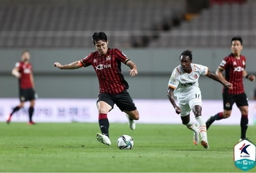 格瓦迪奥尔头球破门，曼城1-0领先曼联