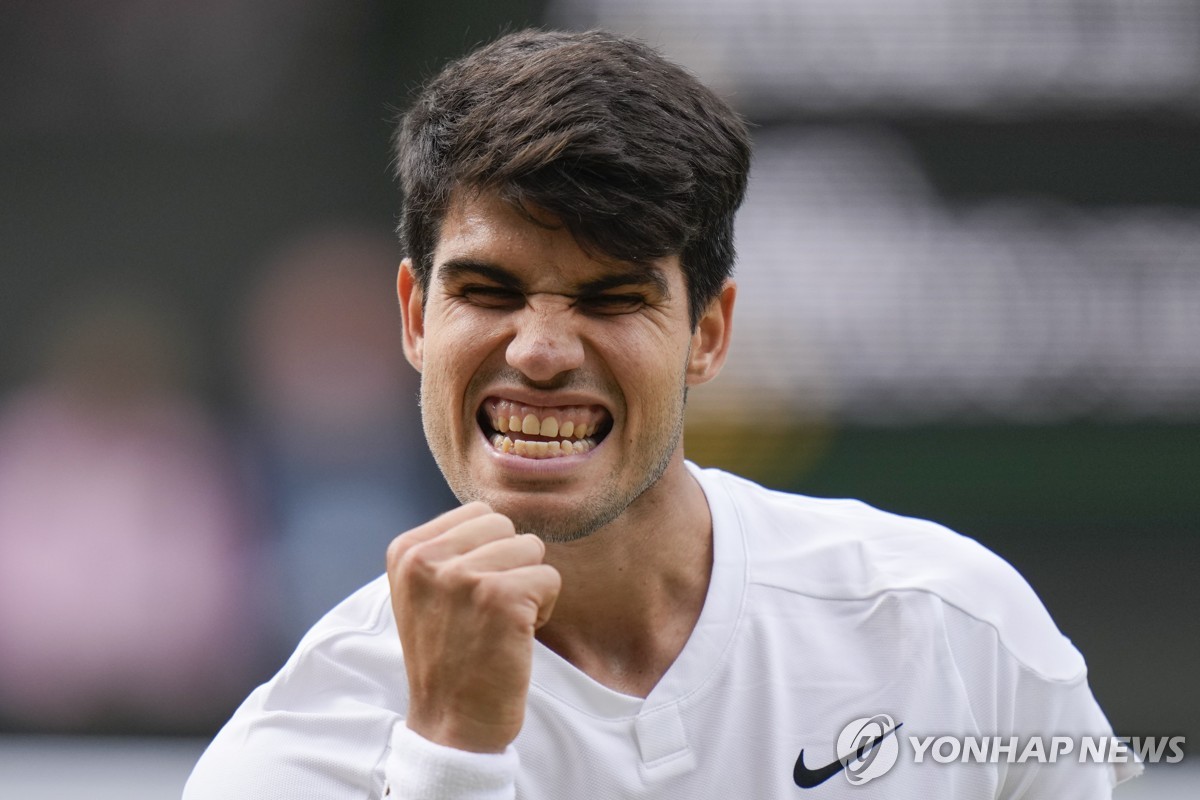 打破僵局！维尼修斯单骑闯关内切破门 皇马1-0奥萨苏纳