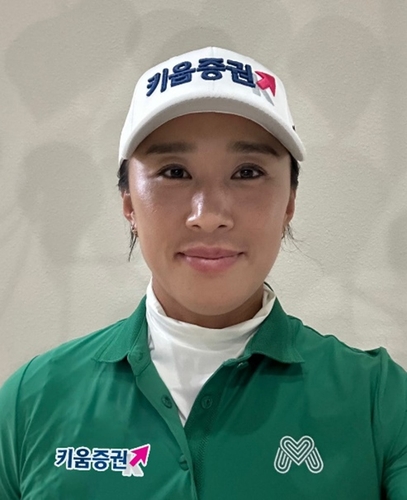 拜仁1-4落后巴萨，被换下的穆勒在替补席面露难色